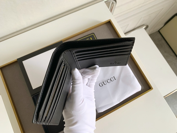 グッチ財布コピー着用イメージ